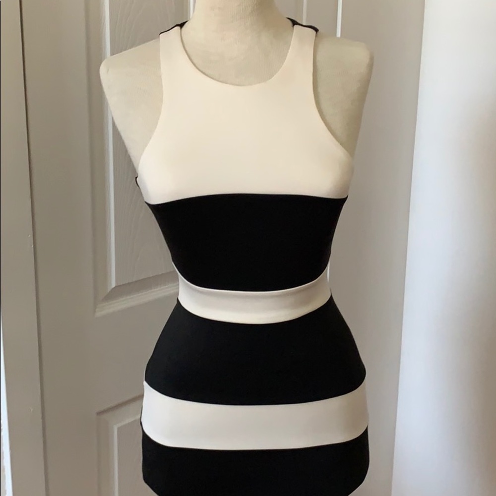 (❄️3 for $30) Black and white bodycon dress sz Xs